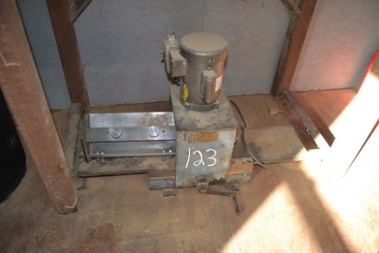 THOMPSON GUIDE DRESSER