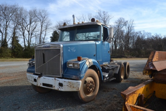 WHITE TANDEM AXLE YARD SPOT TRUCK