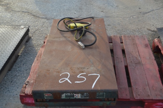 AUCTOQUIP 4' X 4' SCISSOR LIFT TABLE