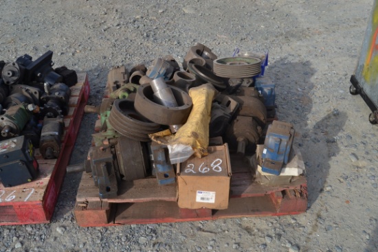 PALLET OF VIBRATING CONVEYOR PARTS
