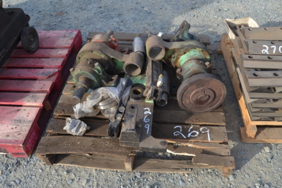 PALLET OF VIBRATING CONVEYOR PARTS