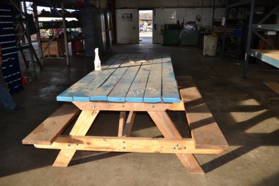 PICNIC TABLE