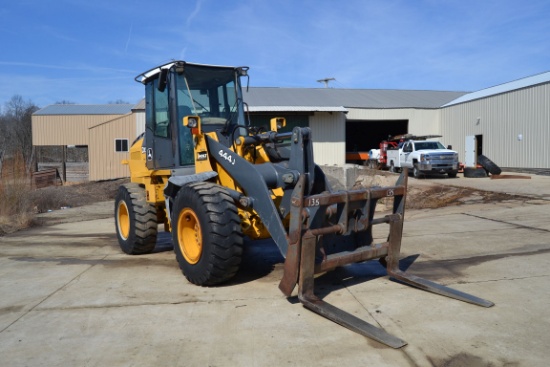 JOHN DEERE 444J ARTICULATING WHEEL LOADER W/ ENCLOSED CAB HEAT & AIR W/ QUICK ATTACH W/ 3RD VALVE W/