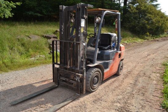 TOYOTA MODEL 8FGU25 5 000LB FORKLIFT Online Auctions Proxibid