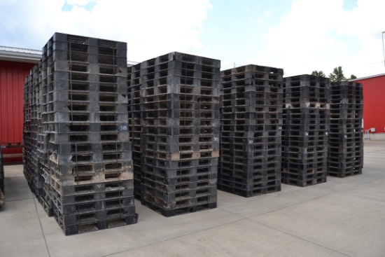 60 BUNDLES OF PLASTIC PALLETS