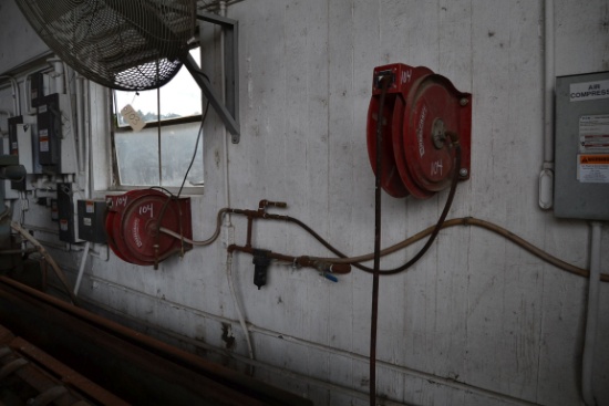 2 AIR HOSES REELS