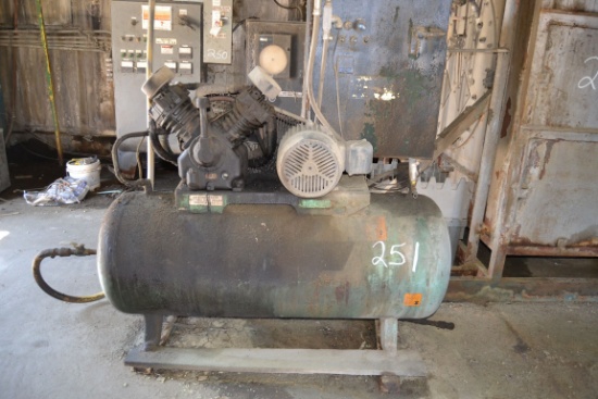 SPEED AIRE 10 HP TANK MOUNTED AIR COMPRESSOR