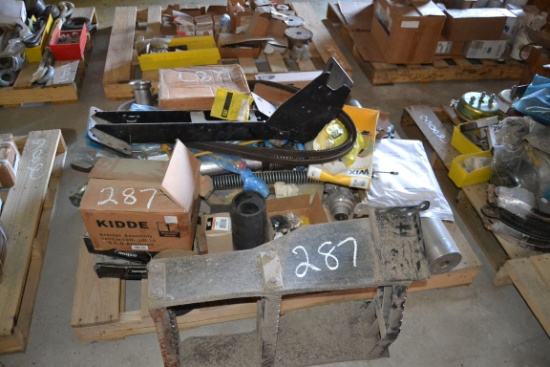 PALLET OF CAT FORKLIFT PARTS