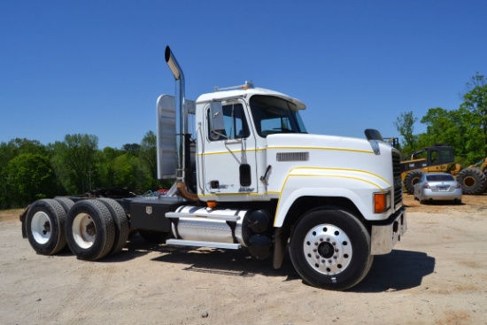 1999 MACK CH613 DAY CAB ROAD TRACTOR