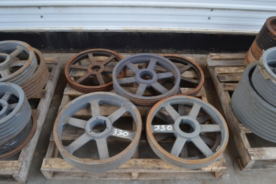 PALLET OF PULLEYS
