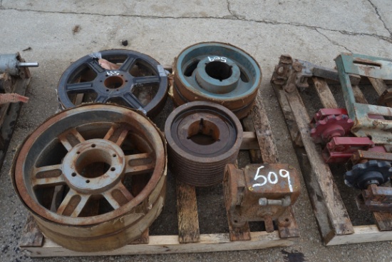 PALLET OF PULLEYS