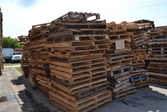 300 USED PALLETS