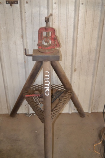 PIPE VISE W/ STAND