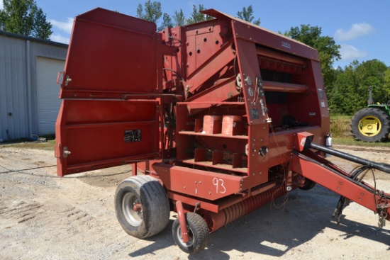 CASE 551 ROUND BALER
