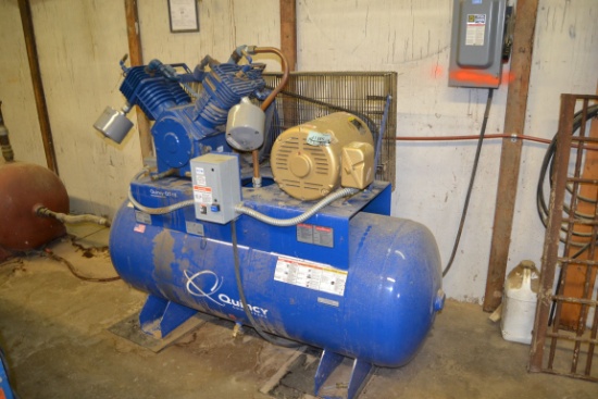 QUINCY 15HP TANK MOUNTED AIR COMPRESSOR
