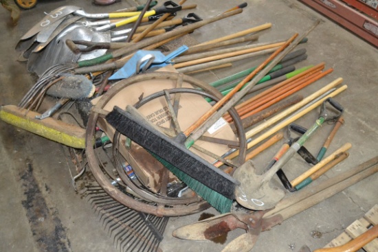 LOT OF CLEAN UP TOOLS