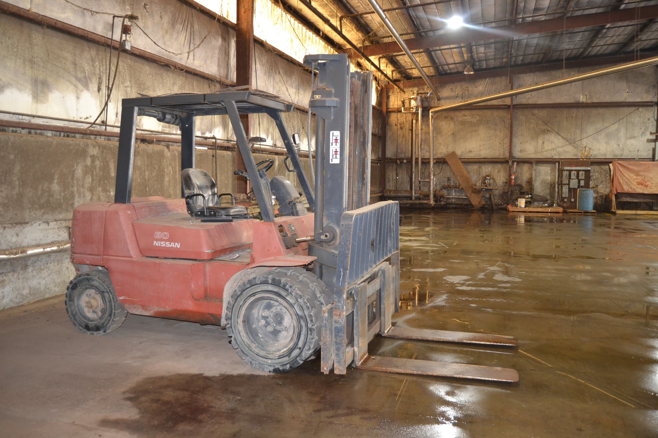 NISSAN MODEL 80 8,000LB DUAL WHEEL FORKLIFT | Proxibid