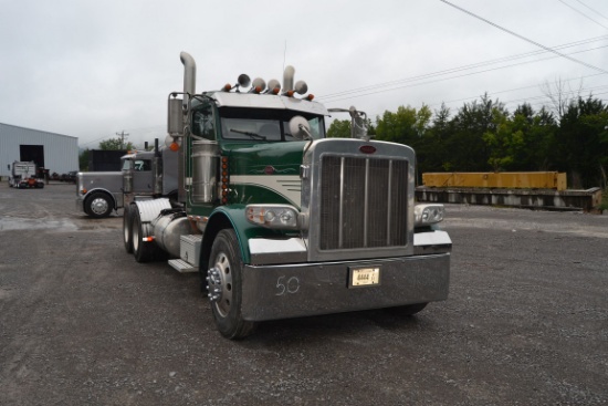 "2007  PETERBUILT MODEL 379 DAY VAB ROAD TRACTOR W/CAT 600HP ENGINE W/19 SPD TRANS W/52000 REARS W/W