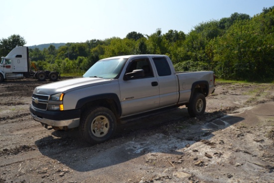 2005 CHEVY 2500 EX CAB 4X4 PICKUP