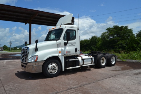 2012 FREIGHTLINER DAY CAB ROAD TRACTOR