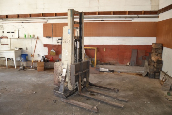 CRWON 2000LB ELECTRIC PALLET JACK