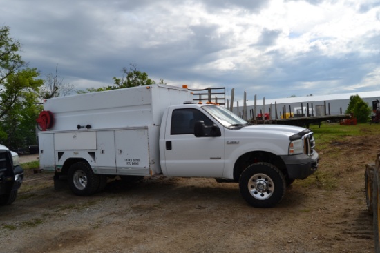 2005 FORD F350 SERVICE TRUCK W/ DIESEL ENGINE W/ 6SPD TRANS 369,007 MILES VIN#1FDWF36P95EA89054 W/ D