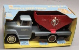 Ertl International Harvester Gravity Feed Truck w/