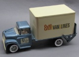 Ertl Van Lines Truck w/ Driver & Lift tailgate