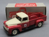 Tru Miniatures IH Pick up truck w/ box
