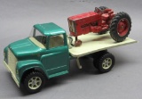 Ertl IH 1600 Loadstar Tilt Back Hauler w/Tractor