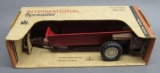 Ertl IH Spreader 1974 red box