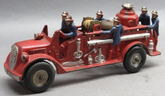 1941 Arcade #6990 Fire Engine w/ 6 Men in Blue