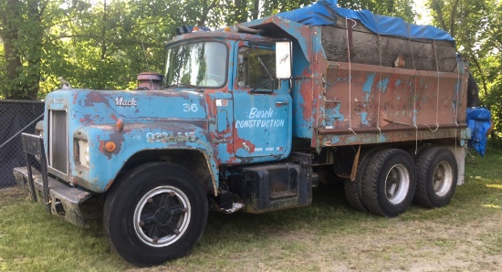 1970 Mack R-401 tandem axle dump truck