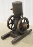 IH Upright Water Cooled Famous Hit & Miss Engine