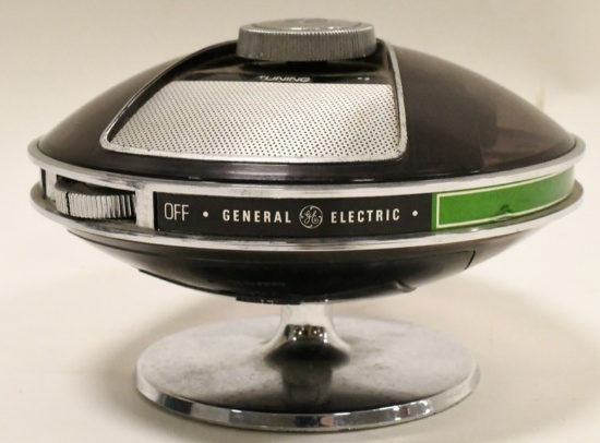 Vintage GE Atomic Spaceship AM Radio P2775A