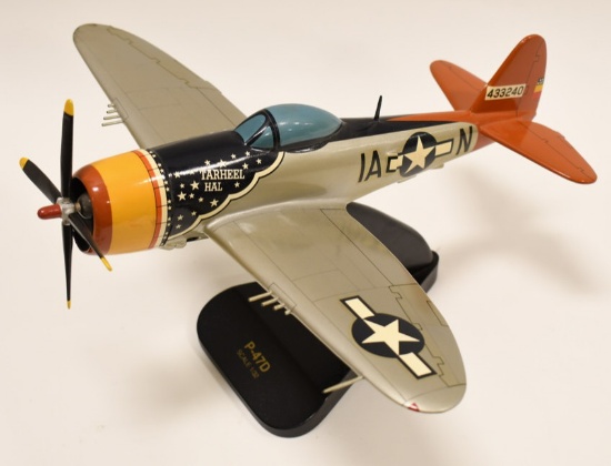 1/32 High Quality P-47D "Tarheel Hal" Desk Model