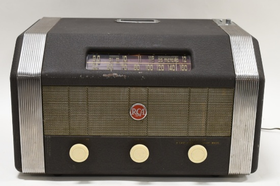 Vintage Coin Op Short Wave RCA Radio No. MI-13174