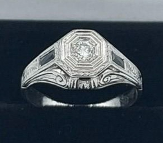 Ladies 18K White Gold Diamond Ring