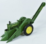 1/16 John Deere Model A Tractor W/ Corn Picker