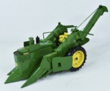 1/16 Ertl John Deere 4020 Tractor w/ Corn Picker