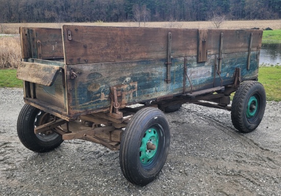 John Deere Box Wagon