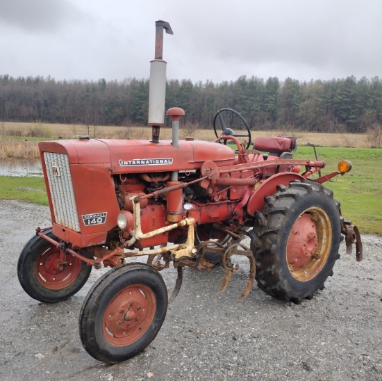 1973 Farmall 140