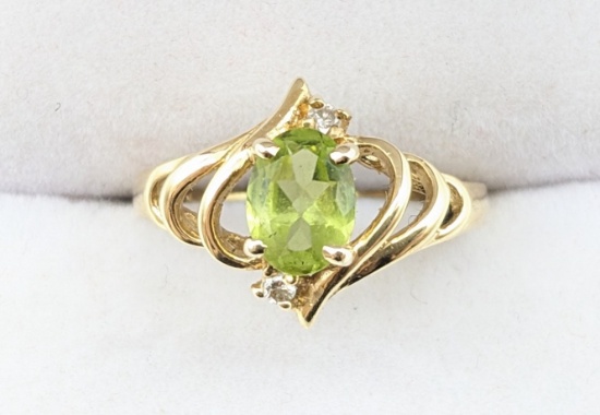 Ladies 14K Yellow Gold Peridot & Diamond Ring
