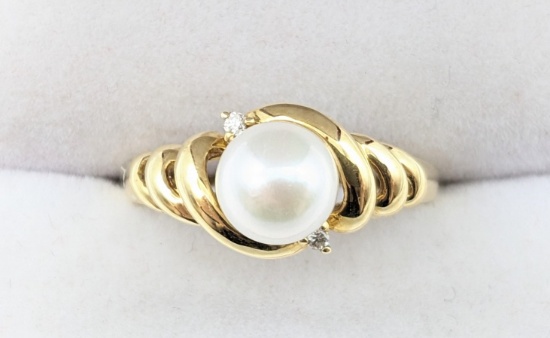 Ladies 14K Yellow Gold Pearl & Diamond Ring