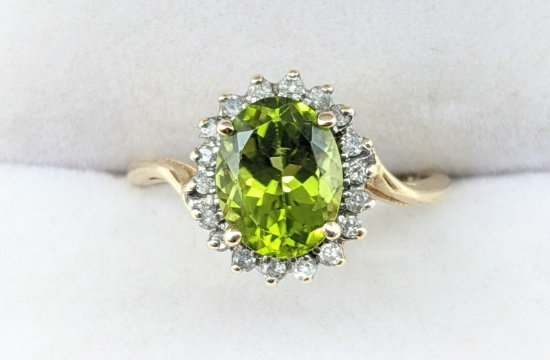 Ladies 10K Yellow Gold Peridot & Diamond Ring