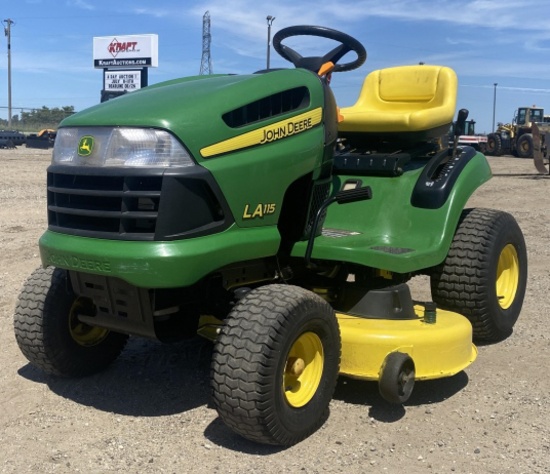 John Deere LA115 Riding Lawn Mower