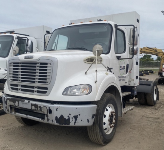 2013 Freightliner Business Class M2