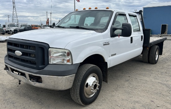 2006 Ford F-350 XL Super Duty Flatbed Truck