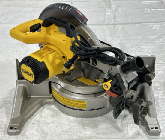 DeWalt 15 Amp 10" Compound Miter Saw