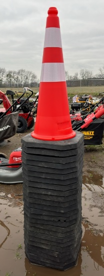 BRAND NEW 25 Traffic Cones
